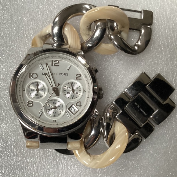 Michael Kors Women’s Runway Twist Chronograph Watch MK-4263 - Picture 4 of 11